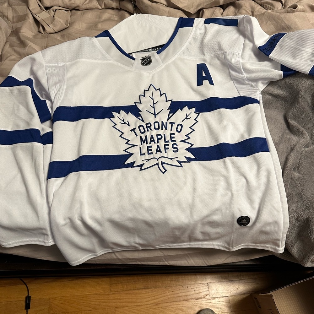 Toronto Maple Leafs Mitch Marner Jersey new with tags